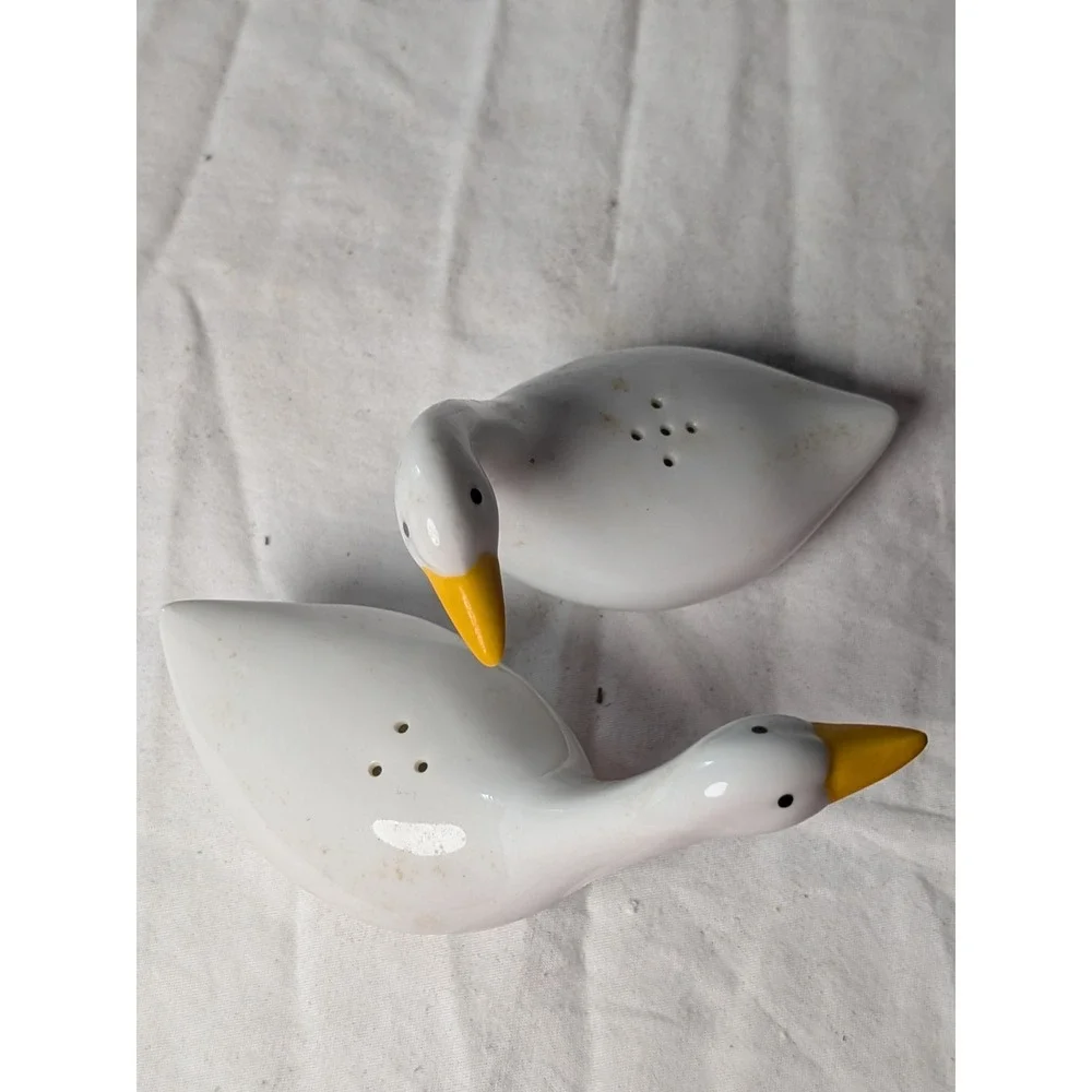 Vintage Avon White Goose Duck Ceramic Salt and Pepper Shaker Set Farmhouse Decor